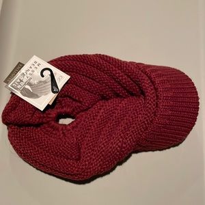 Wine red beanie hat with rim with space for pony tail. Super cute!